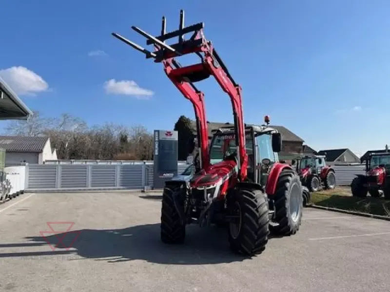 E-FARM: Massey Ferguson MF 5 - Traktor - id CGF9NRJ - Gyártási év: 2023 - Üzemóra (motor): 150,Motor teljesítménye (LE): 117,Ausztria