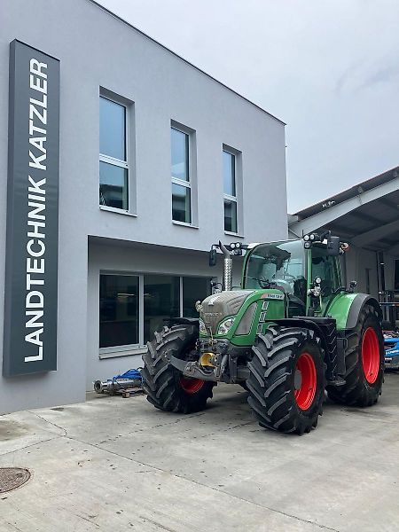 E-FARM: Fendt 724 Vario - Traktor - id B1H4XLA - 89.500 € - Baujahr: 2013 - Abgelesene Motorstunden: 8.415,Motorleistung (PS): 237,Österreich