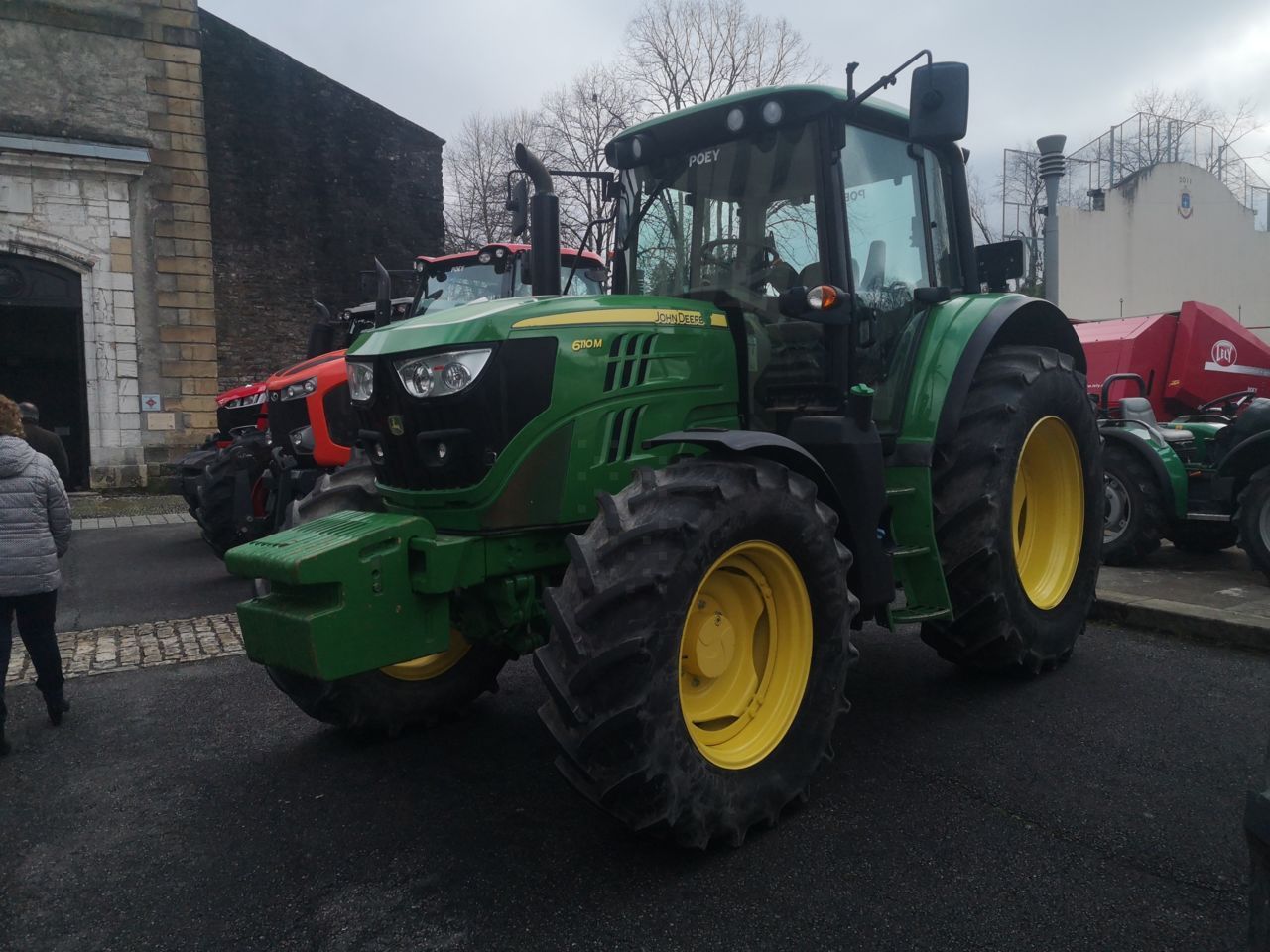 E-FARM: John Deere 6110 M - Tractor - id SPWZ8L1 - €58,000 - Year of construction: 2016 - Engine hours: 3,231,Engine power (HP): 110,France