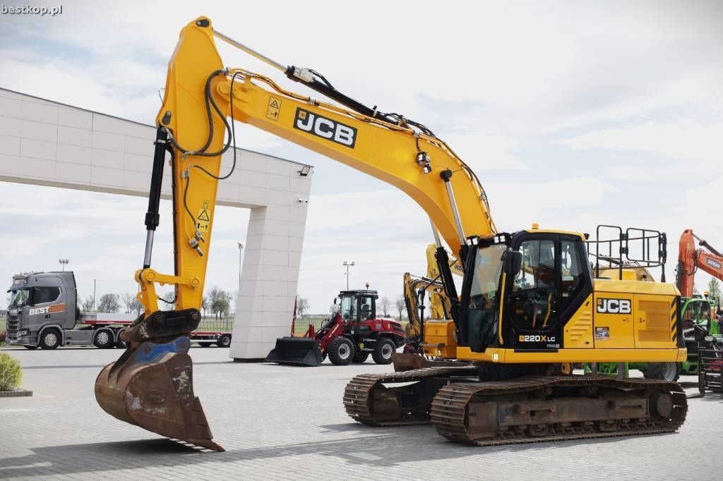 JCB 220x Crawler excavator €78,000