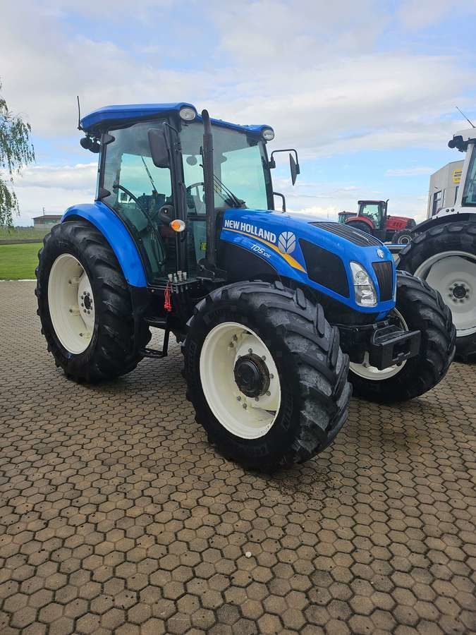E-FARM: New Holland TD5.105 - Tractor - id UKPJALB - Año: 2015 - Italia