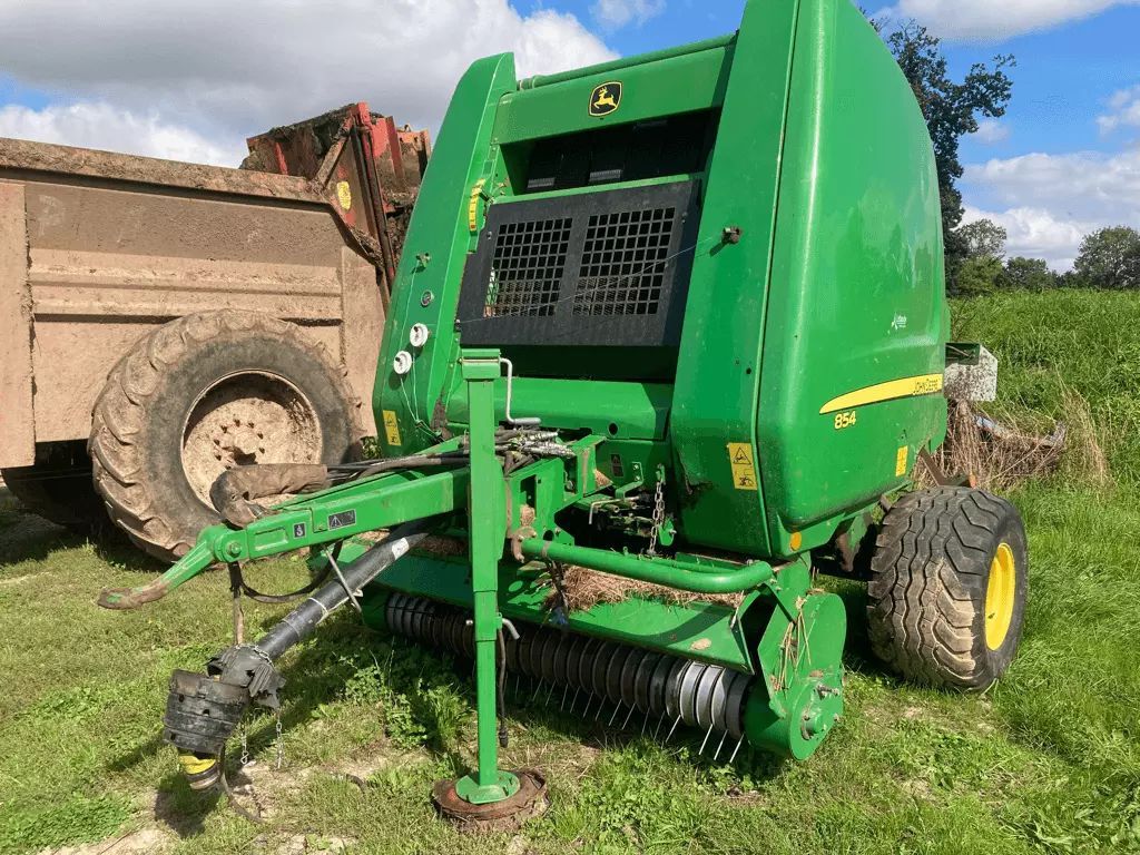 E-FARM: John Deere 854 - Empacadora - id RXTLJ1I - 15.000 € - Año: 2015 - Francia