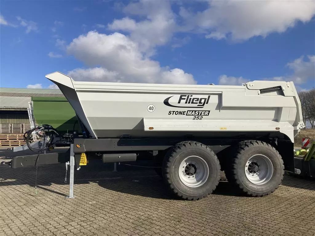 E-FARM: Fliegl stone master 252 profi - Tipper - id G4LXGYR - €50,309 - Year of construction: 2023 - Denmark