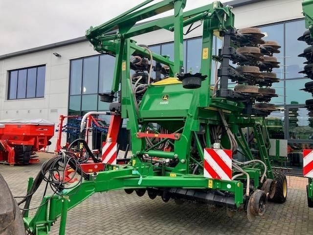 E-FARM: John Deere 750A - Vetőgép - id LMZAFJL - 119 557 EUR - Gyártási év: 2023 - Egyesült Királyság