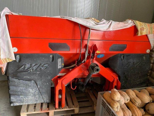 E-FARM: Kuhn axis 40.1 w - Epandeur d'engrais - id HTHF537 - 10 900 € - Année: 2012 - Italie