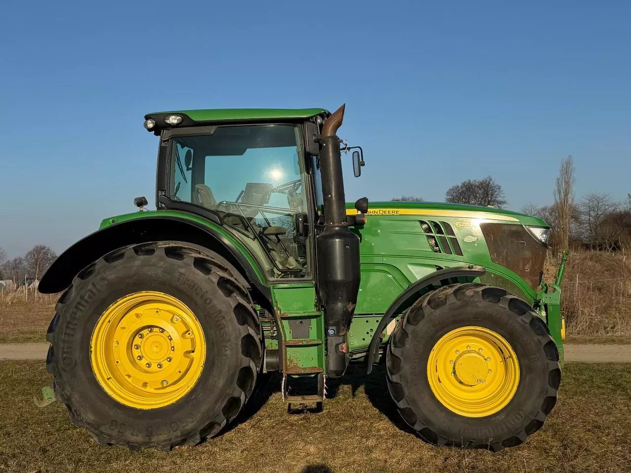 John Deere 6215 R Tractor €54,600