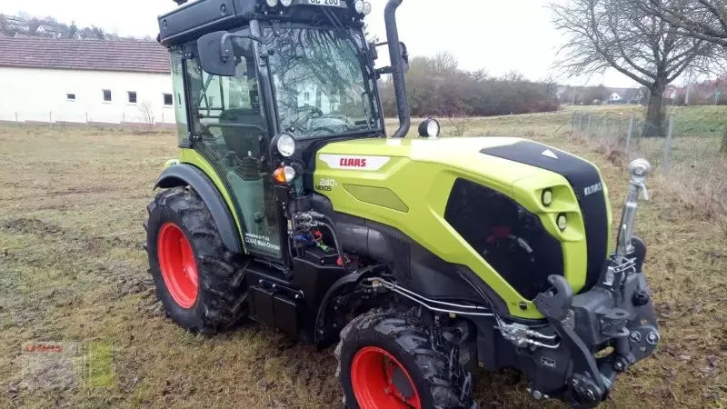 E-FARM: Claas Nexos 240 - Traktor - id 2FYGKYF - 61.900 € - Baujahr: 2023 - Abgelesene Motorstunden: 60,Deutschland