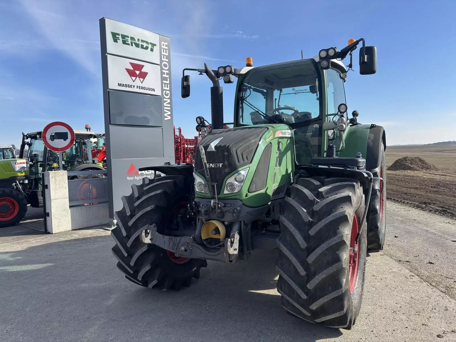 E-FARM: Fendt 724 Vario - Traktor - id PLUJGM5 - 87.611 € - Baujahr: 2013 - Abgelesene Motorstunden: 8.975,Motorleistung (PS): 246,Österreich