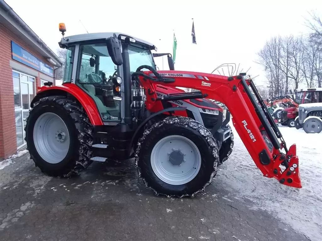 Massey Ferguson 5M.125 Tractor