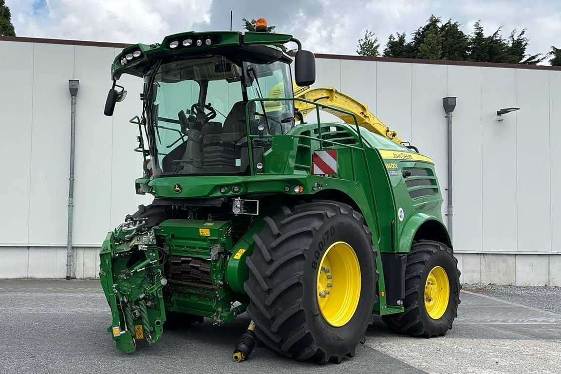 John Deere 8400 Self propelled forage harvester €215,000