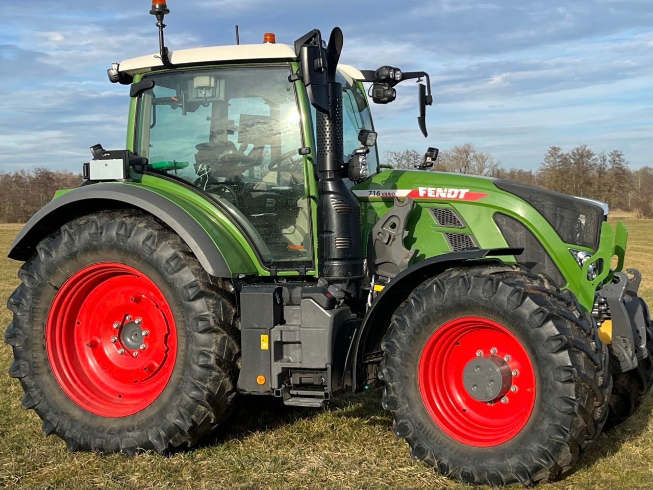 E-FARM: Fendt 716 Vario - Traktor - id MRTHNLM - 168.000 € - Baujahr: 2024 - Abgelesene Motorstunden: 450,Motorleistung (PS): 160,Frankreich