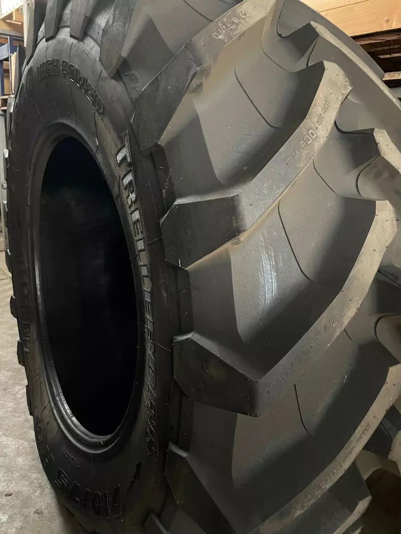 E-FARM: TRELLEBORG 710/75r42 tm900 - Wheel and track - id 1BLPRMN - €11,300 - Year of construction: 1901 - Germany