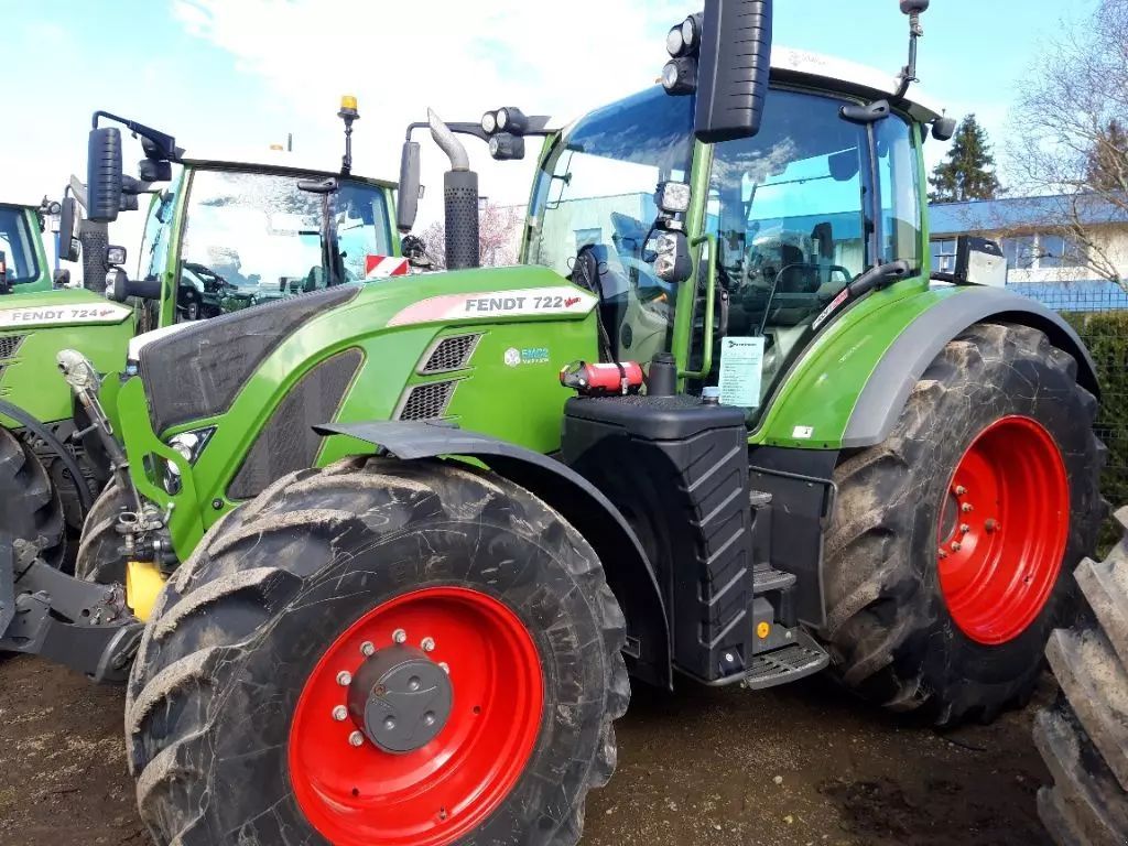 E-FARM: Fendt 722 Vario - Traktor - id SBRCJFF - 148.000 € - Baujahr: 2020 - Abgelesene Motorstunden: 2.590,Motorleistung (PS): 220,Frankreich