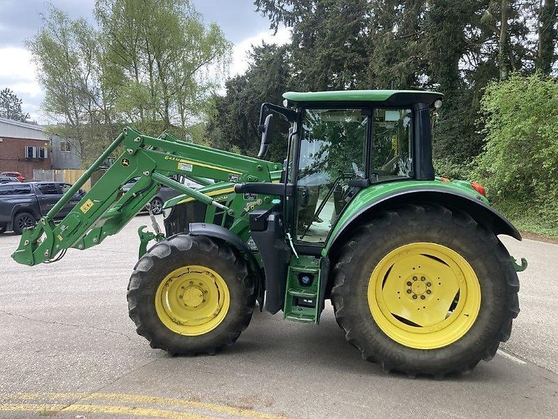 E-FARM: John Deere 6120 M - Tracteur - id 24FAMPS - 77 137 € - Année: 2021 - Lecture du nombre d'heure: 2 550,Puissance du moteur (chevaux): 120,Royaume-Uni