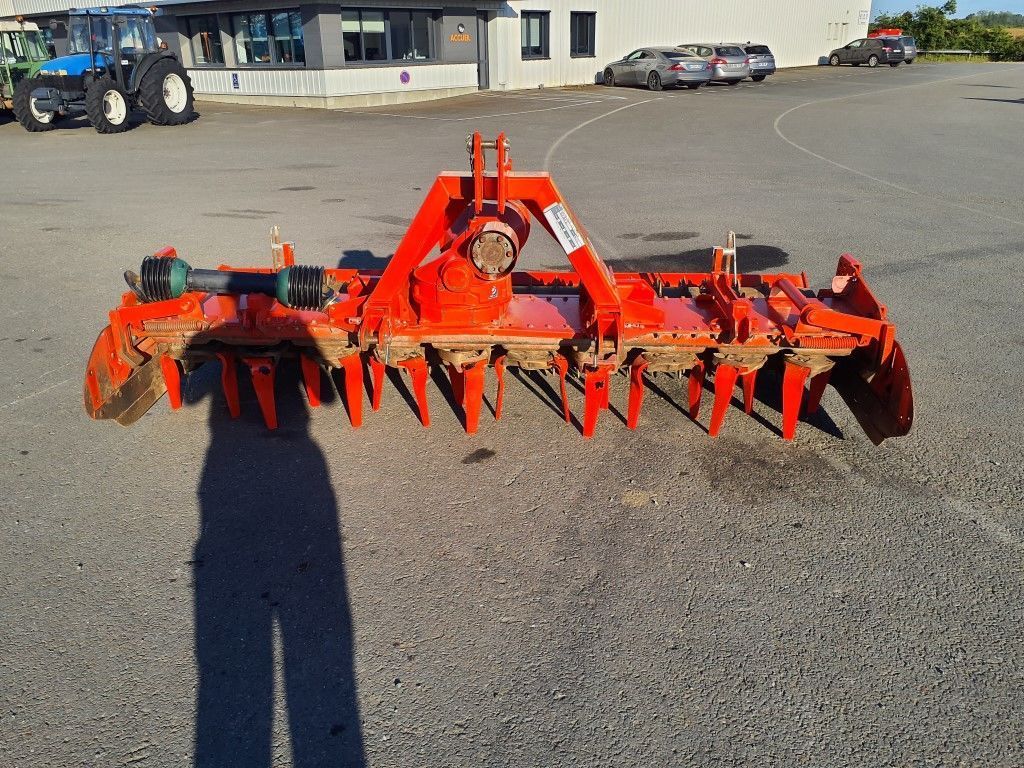 E-FARM: Kuhn HR 3004 D - Herse rotative - id KEAYV95 - 7 500 € - Année: 2014 - France