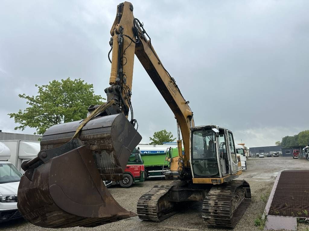 Liebherr 904 Crawler excavator €23,900