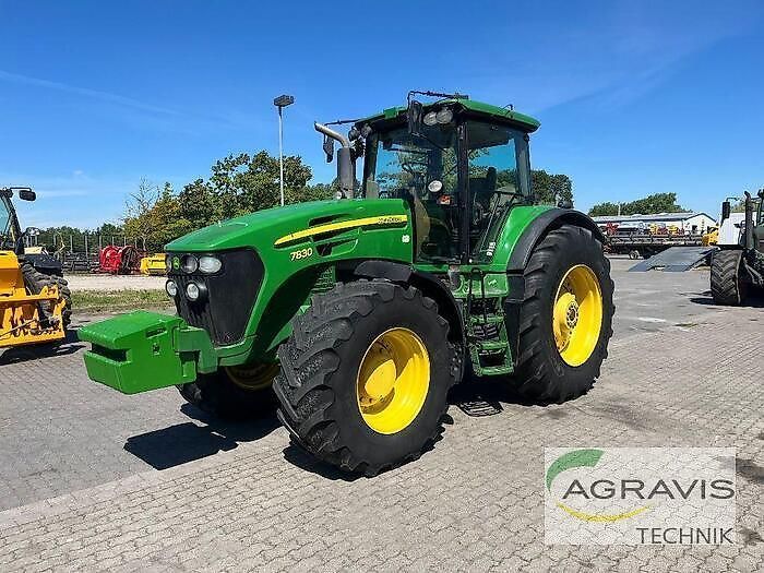 E-FARM: John Deere 7830 - Трактор - id RHSFHBW - 49 900 € - Година на построяване: 2011 - Работни часове на двигателя: 13 450,Мощност на двигателя (HP): 205,Германия
