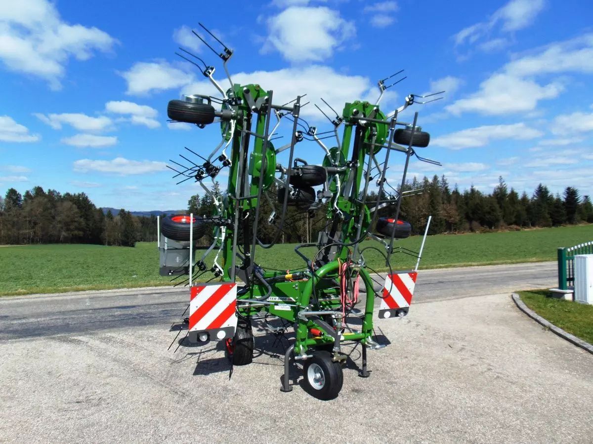 E-FARM: Fendt Twister 8608 DN - Faneuse - id 55I5BK8 - 14 333 € - Année: 2023 - Autriche