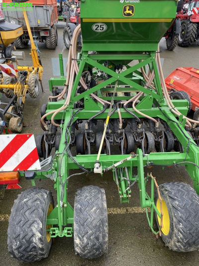 E-FARM: John Deere 700a - Direct Drill - id 3HBEUIU - €38,000 - Year of construction: 2016 - France