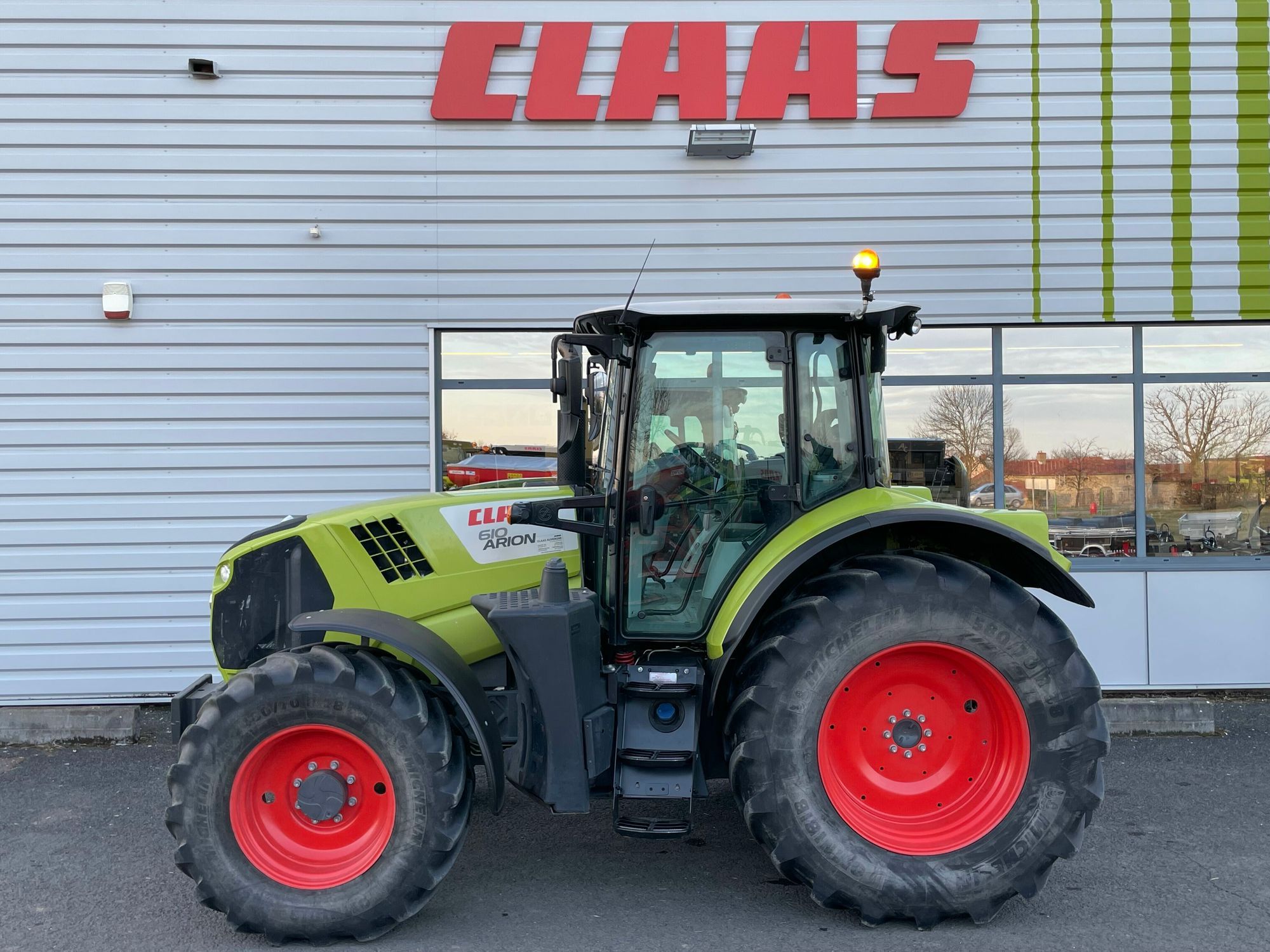 E-FARM: Claas Arion 610 - Tractor - id USYF2YI - €74,900 - Year of construction: 2018 - Engine hours: 2,810,Engine power (HP): 145,France