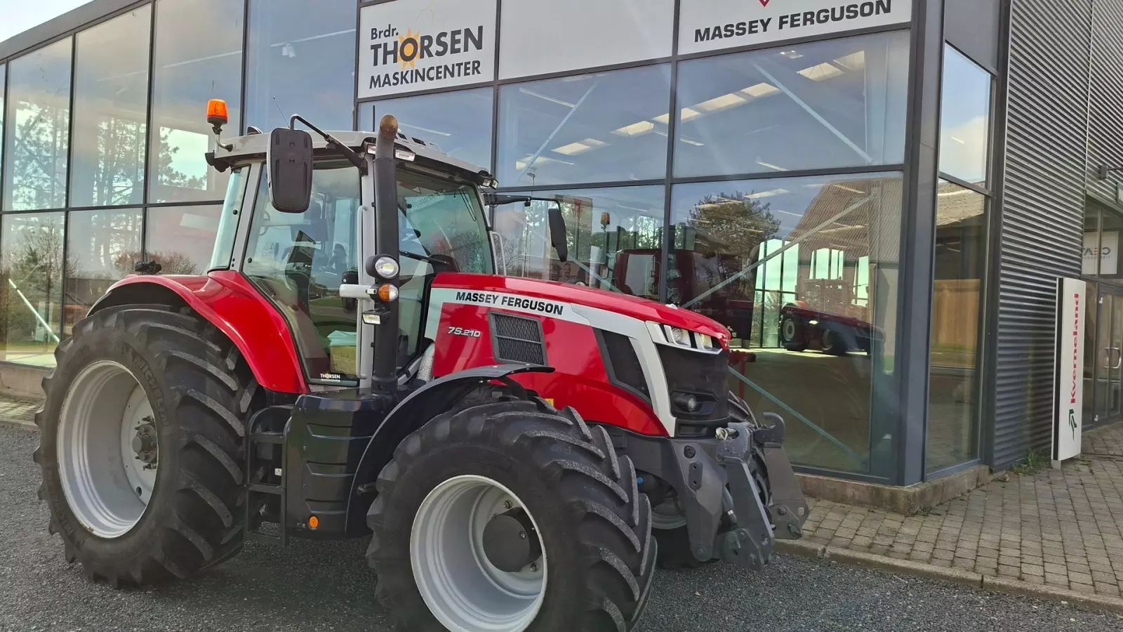 Massey Ferguson 7S.210 Traktor 119 763 €