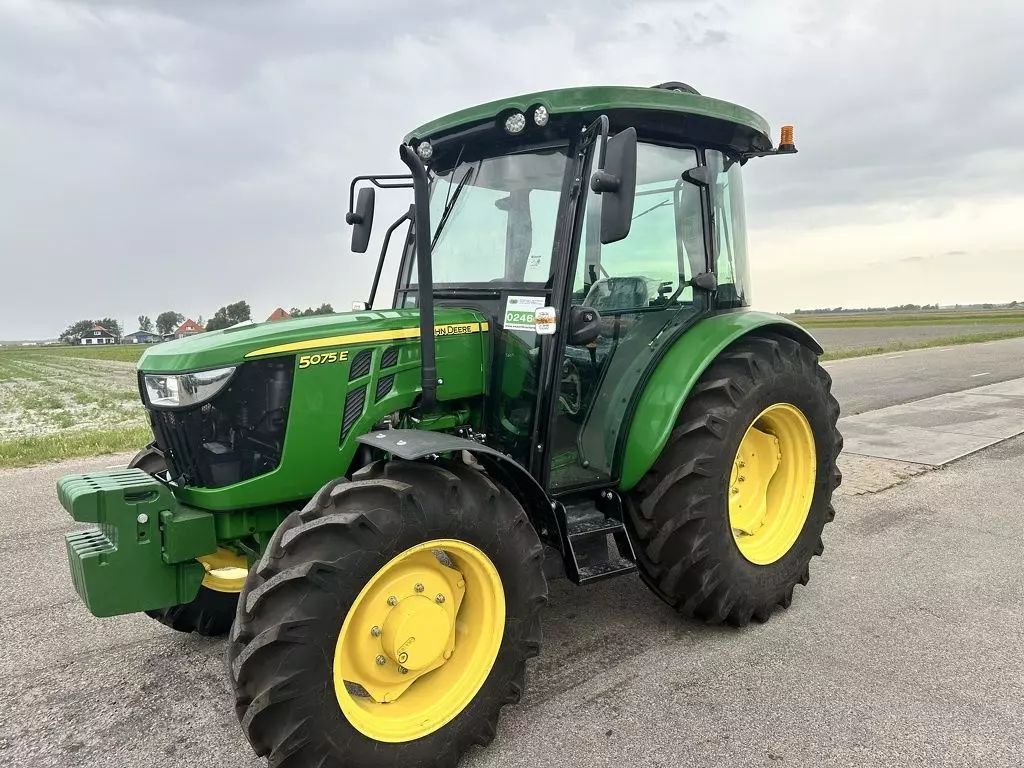 John Deere 5075 E Trattore