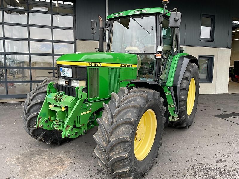 E-FARM: John Deere 6910S - Traktor - id NFERDMX - 41.933 € - Baujahr: 2000 - Abgelesene Motorstunden: 11.500,Motorleistung (PS): 140,Deutschland
