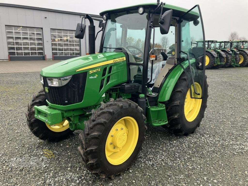 John Deere 5067 E tractor 41 500 €