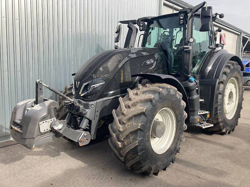 E-FARM: Valtra Q305 - Traktor - id CTA53MT - 176 000 € - Rok produkcji: 2022 - Motogodziny: 1197,Moc silnika: 292,Łotwa