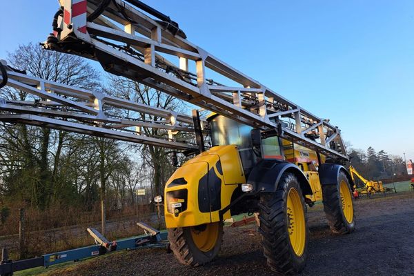 E-FARM: Artec r40 Sprayer id DM1MZSI €69,000 Year of