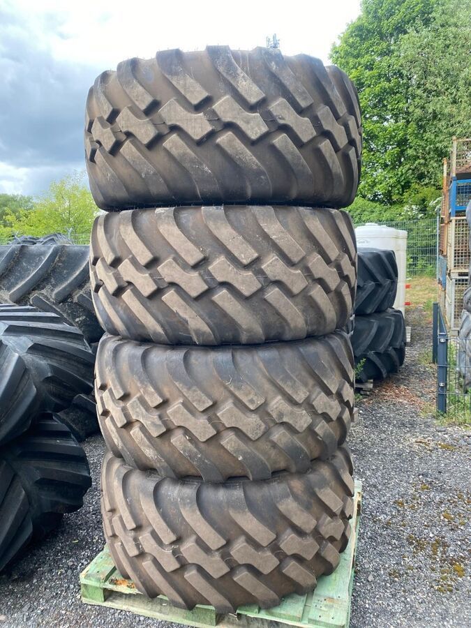 BKT 4 x 560/60r22.5 incl. felgen Wheel and track €5,500