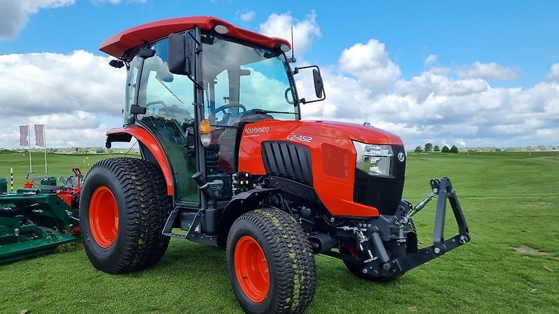E-FARM: Kubota l2-452 cab demo - Tractor - id KTMID4G - €36,800 - Year of construction: 2023 - Engine hours: 22,Engine power (HP): 45,Germany