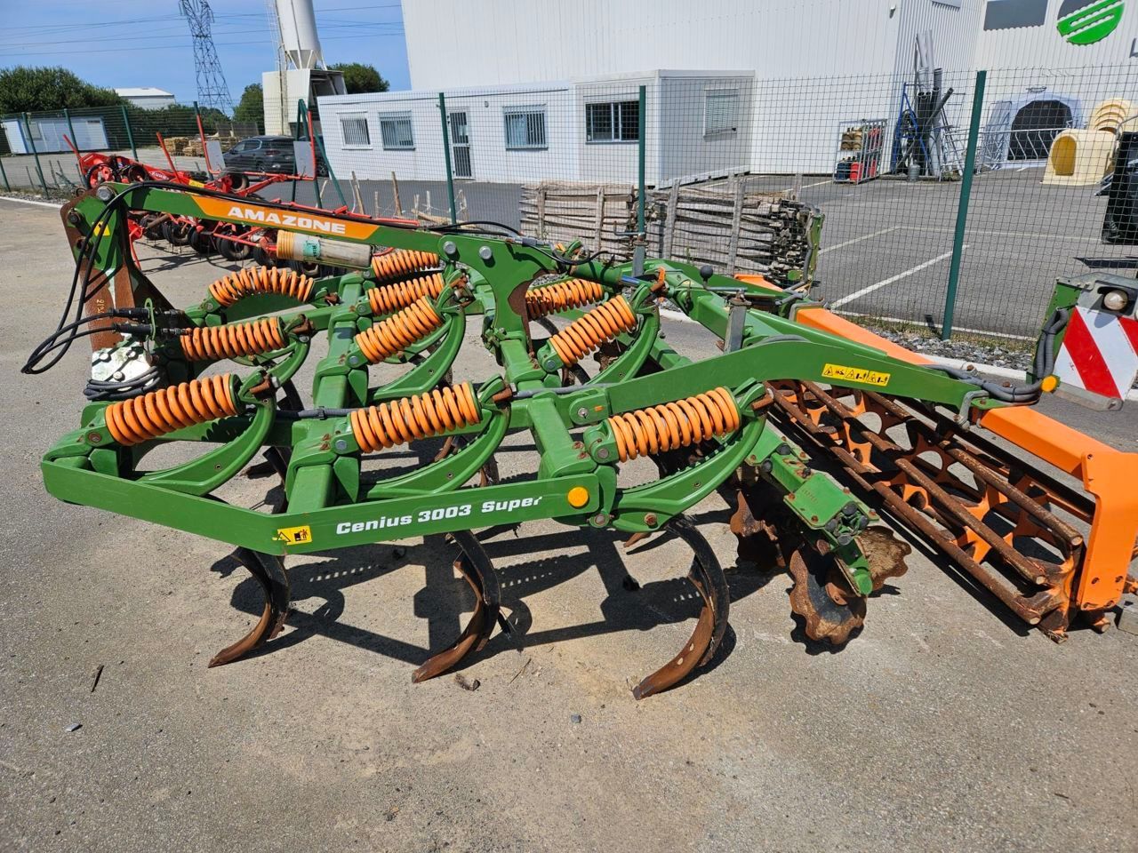 E-FARM: Amazone Cenius 3003 Super - Cultivador - id 4JKRMEC - 9500 € - Año: 2019 - Francia
