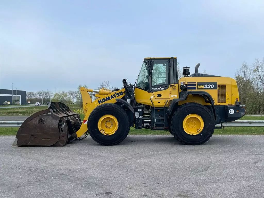 KOMATSU wa320 Cargador de ruedas 52.500 €