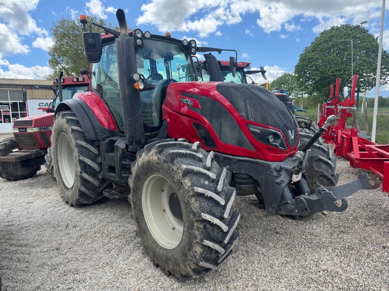 E-FARM: Valtra T154 Active - Traktor - id FHCTLAR - 64 000 € - Rok produkcji: 2019 - Motogodziny: 4600,Moc silnika: 154,Francja