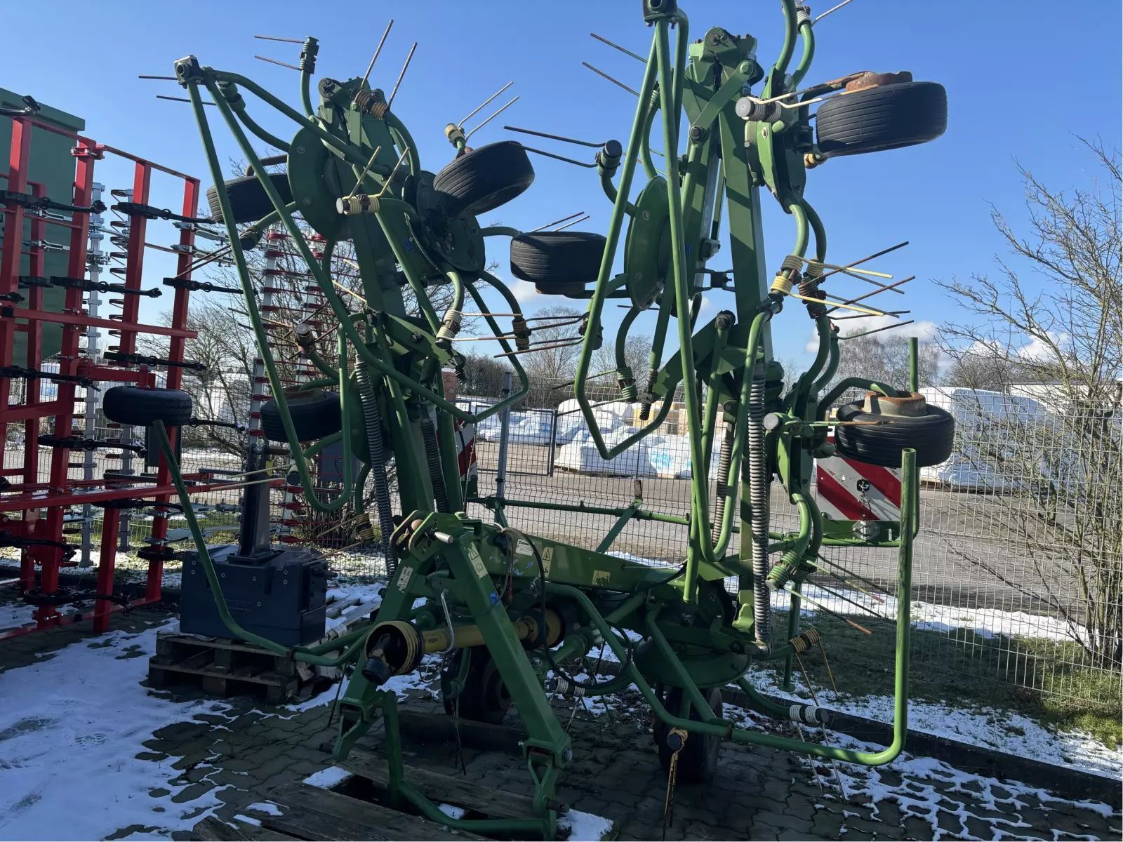 E-FARM: Krone heuwender kw 882 - Kreiselheuer - id IY6RZF3 - 6.500 € - Baujahr: 2012 - Deutschland
