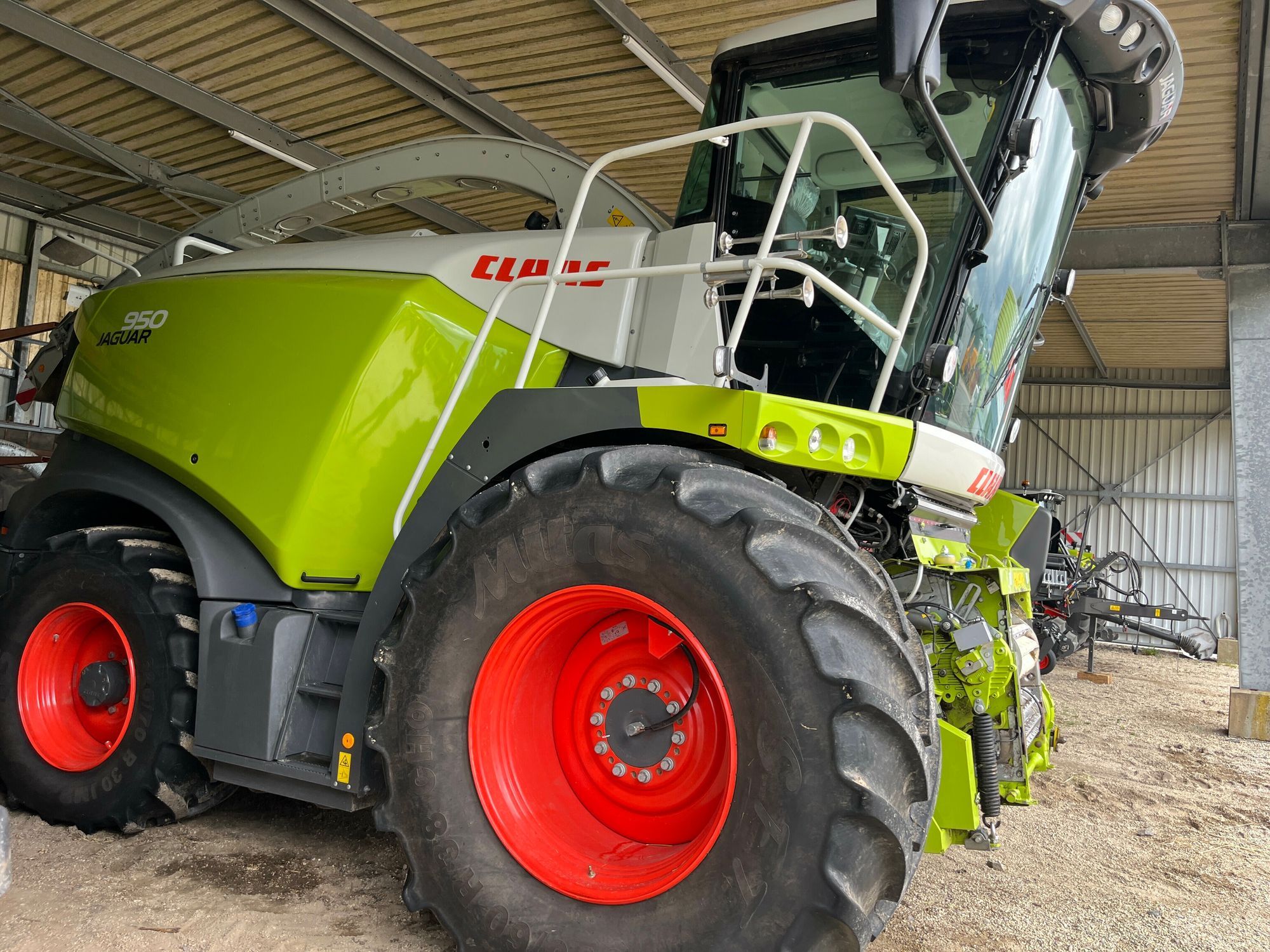 E-FARM: Claas Jaguar 950 - Feldhäcksler (selbstfahrend) - id MXKGSVW - 415.000 € - Baujahr: 2023 - Abgelesene Motorstunden: 741,Frankreich