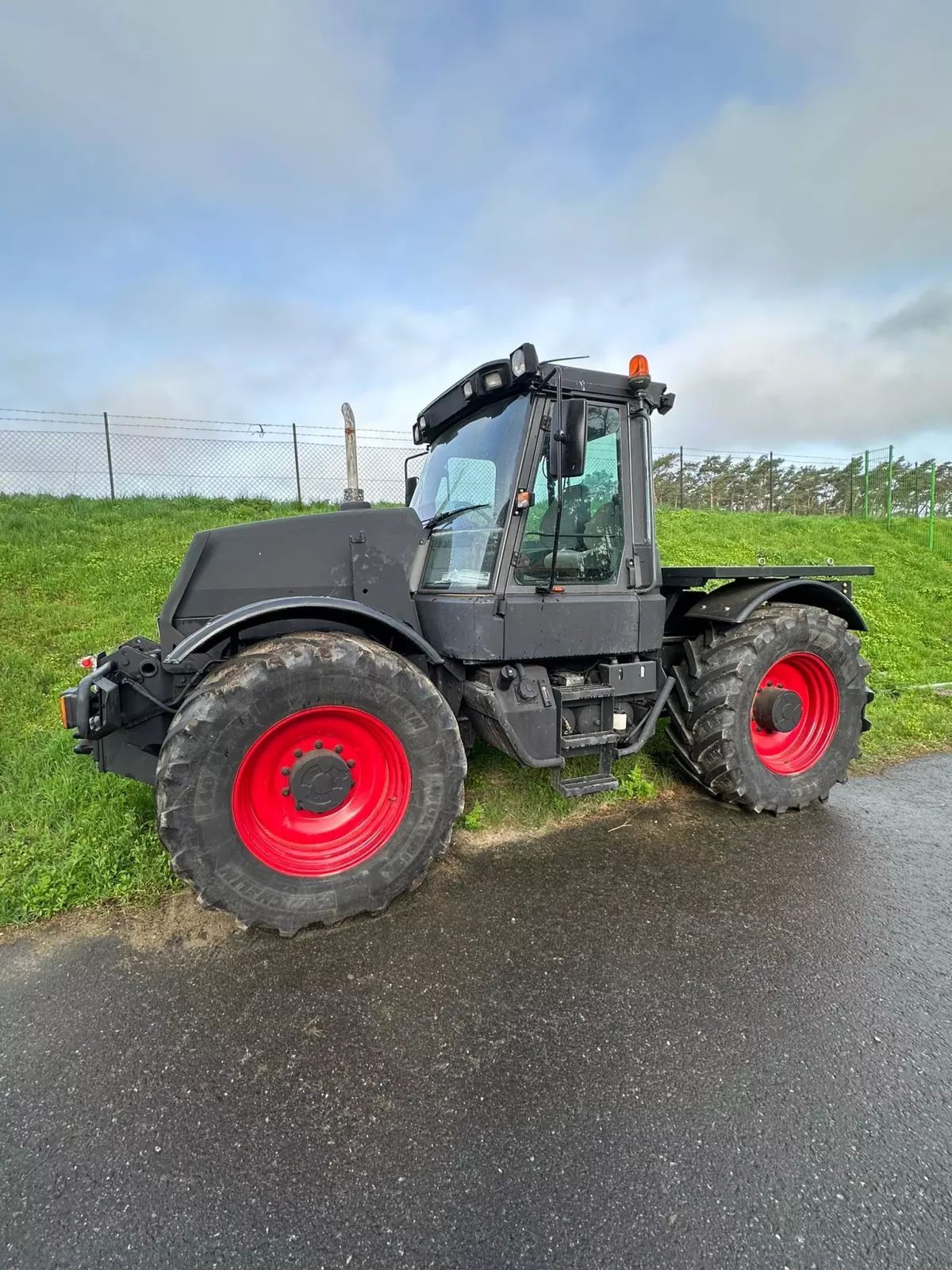 E-FARM: JCB fastrac - Tractor - id MRIEE94 - €32,500 - Engine power (HP): 168 - Germany