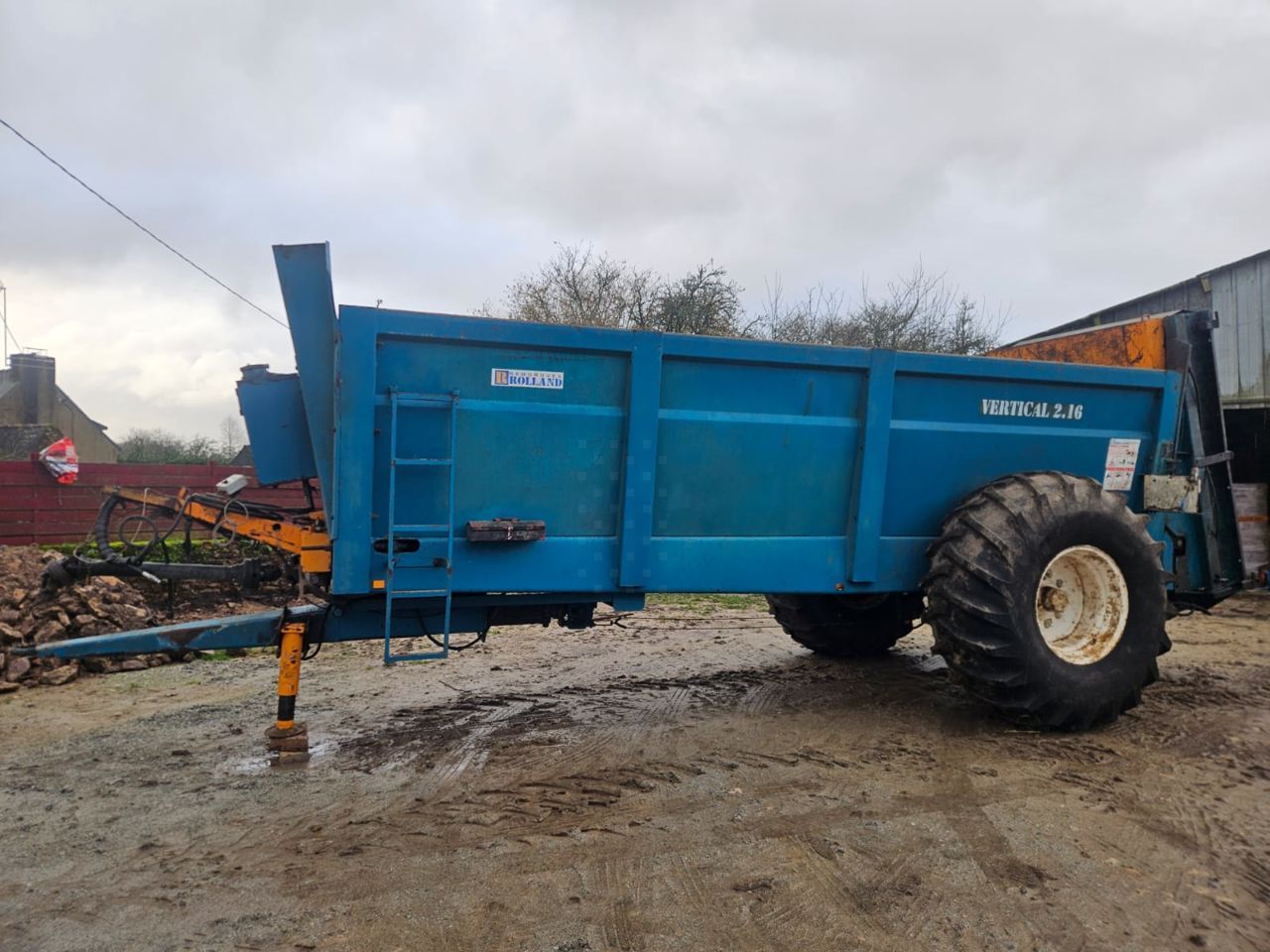 Rolland v2-16 Manure and compost spreader €10,000