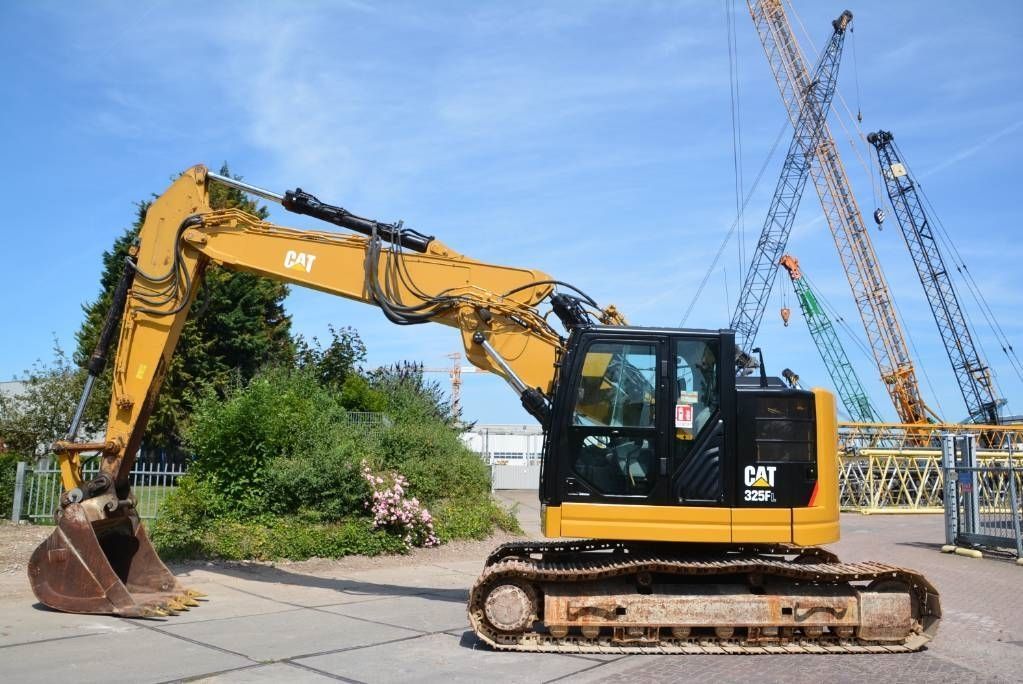 Caterpillar 325 fl cr Gosenični bager 52.500 €