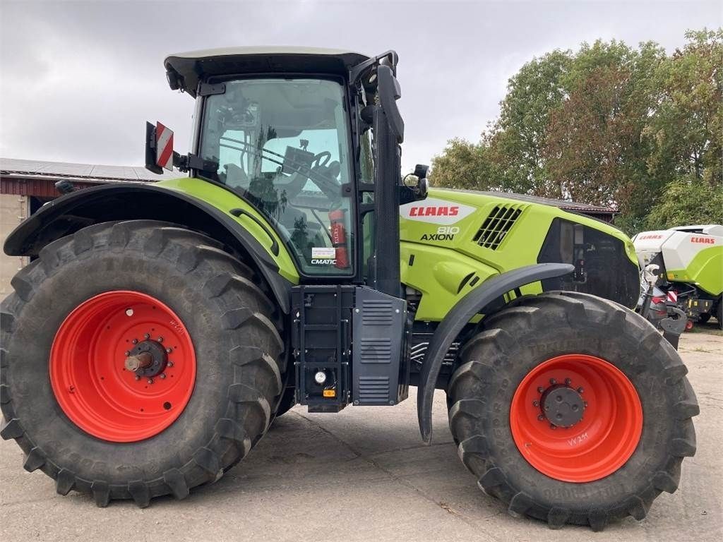 E-FARM: Claas Axion 810 - Tractor - id VKWTCKZ - €88,200 - Year of construction: 2021 - Engine hours: 3,332,Engine power (HP): 229,Germany