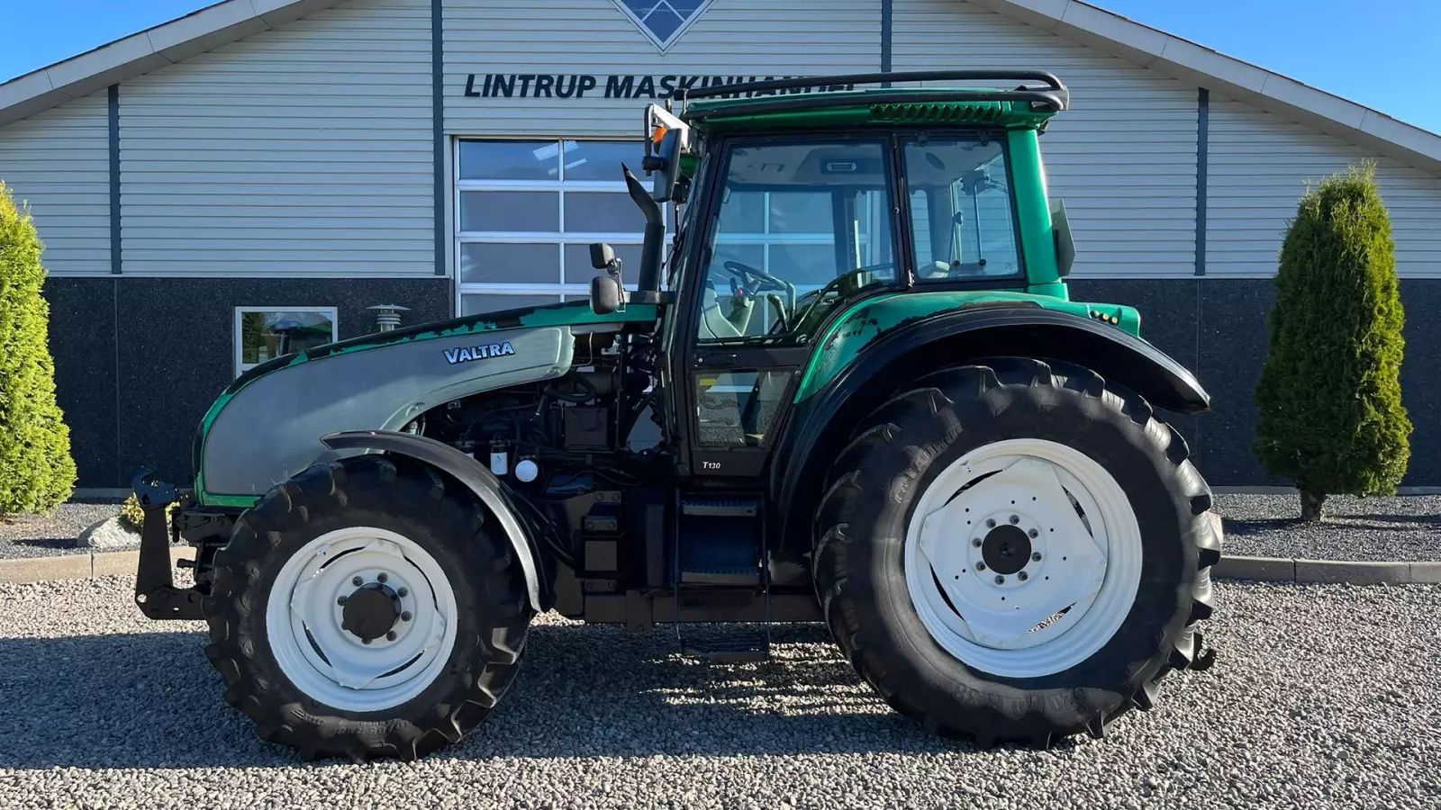 Valtra T 130 Traktor 16 714 €