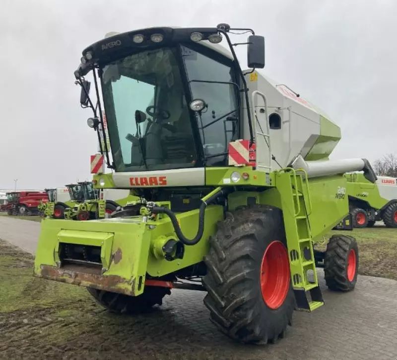 Claas Avero 240 Mietitrebbia