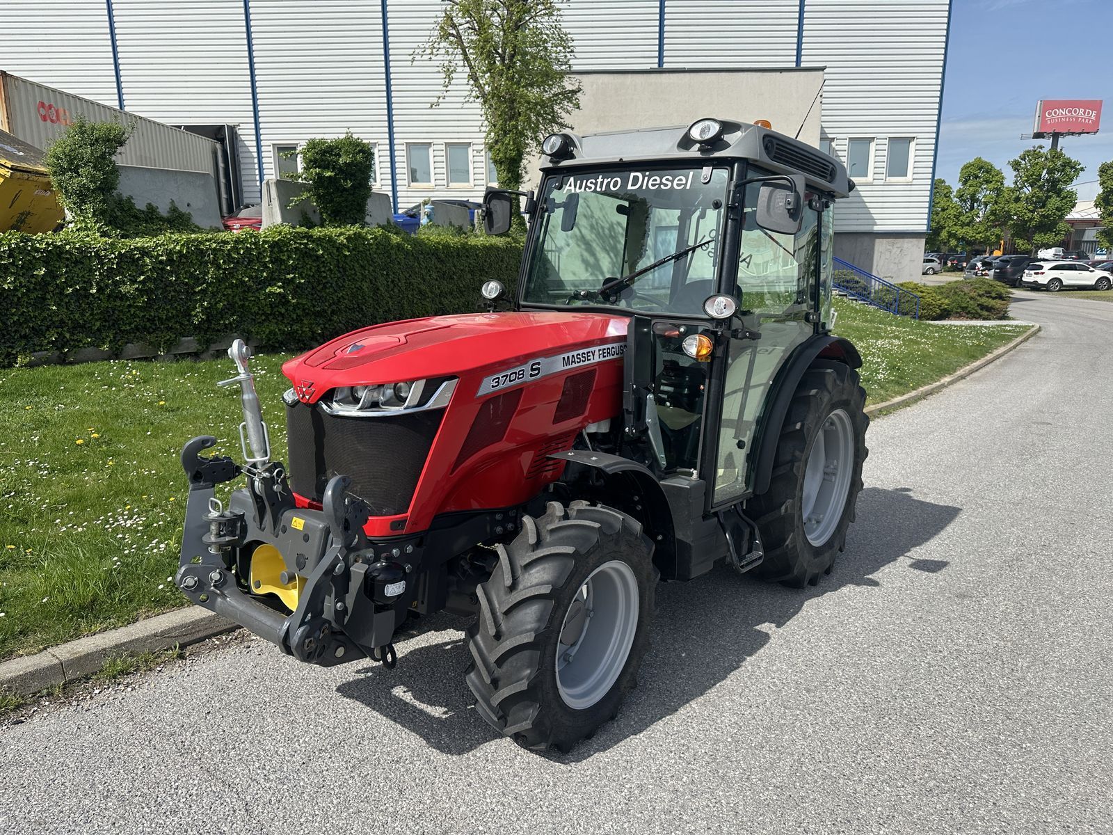 E-FARM: Massey Ferguson 3708AL - Traktor - id JDHCTCC - 74 000 € - Rok produkcji: 2022 - Motogodziny: 500,Moc silnika: 87,Austria