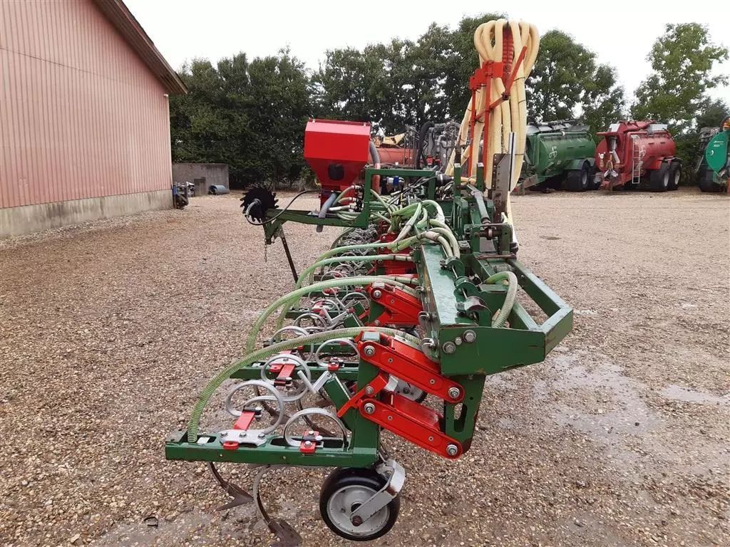 E-FARM: thyregod trv 12 m/he-va multi seeder frøsåudstyr - Mechanical weed control - id MTEKSMZ - €16,777 - Year of construction: 2011 - Denmark