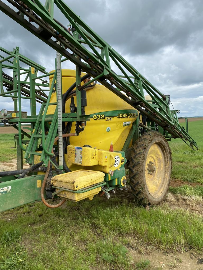 John Deere 832 Pulverizador 7900 €