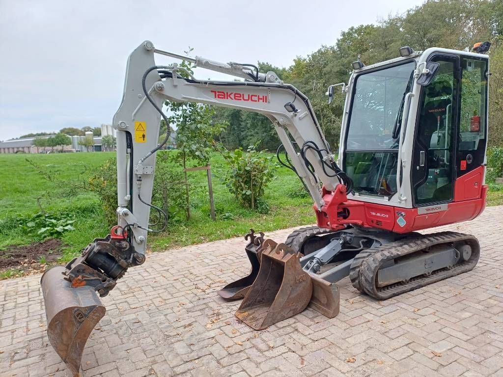 Takeuchi tb 230 Mini-pelle 25 450 €
