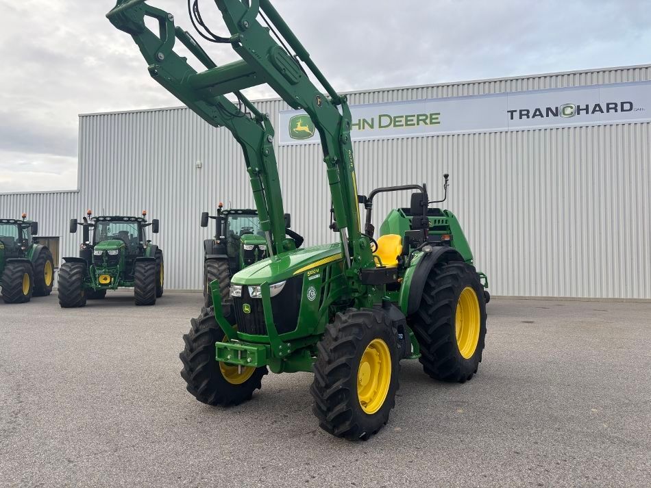 E-FARM: John Deere 5100M - Traktor - id DPNXM8A - 62.500 € - Baujahr: 2023 - Abgelesene Motorstunden: 1.272,Motorleistung (PS): 100,Frankreich