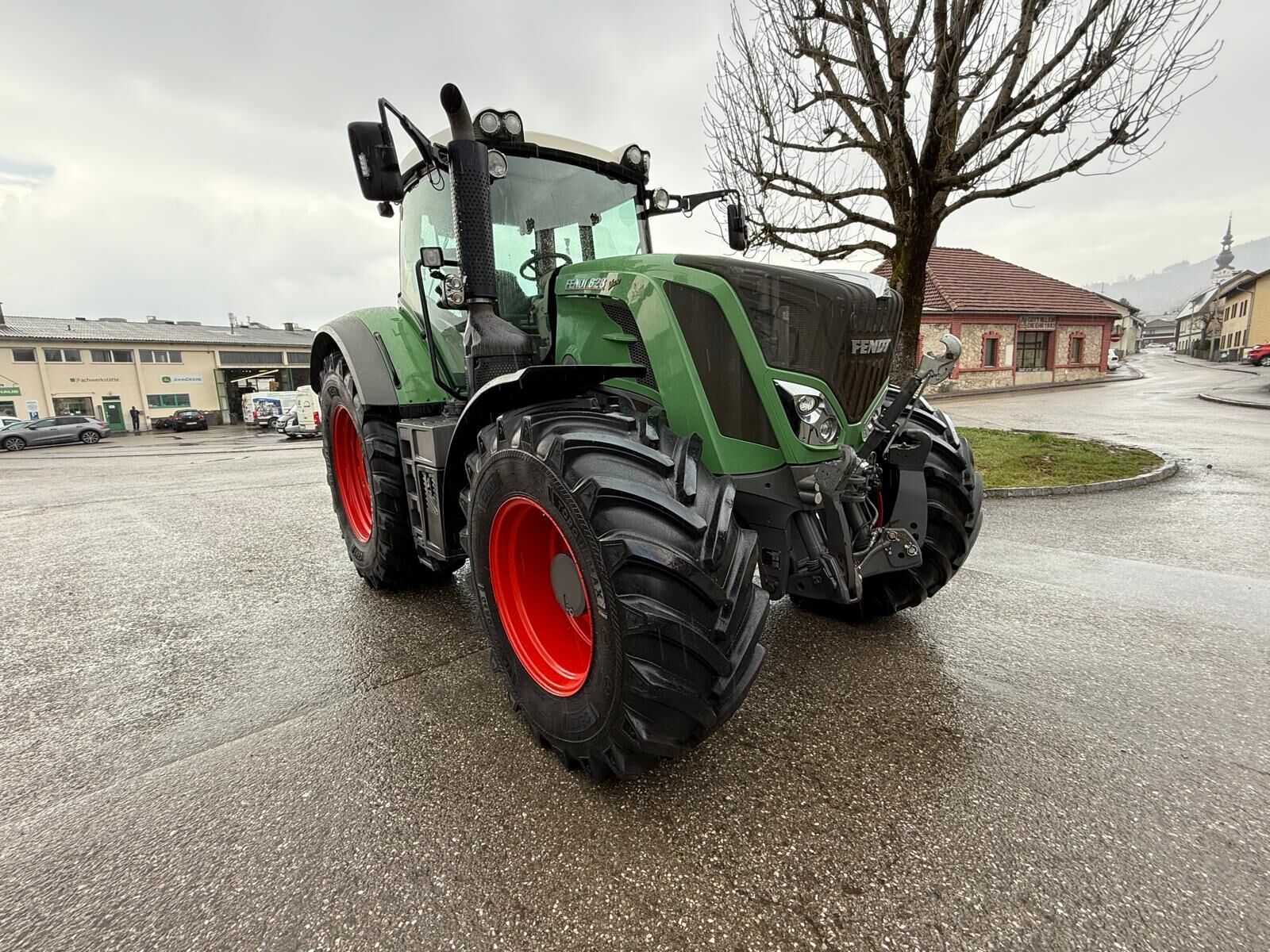 E-FARM: Fendt 828 Vario - Tractor - id VWHVEMF - 131.584 € - Año: 2015 - Horas: 4440,Potencia del motor: 280,Austria