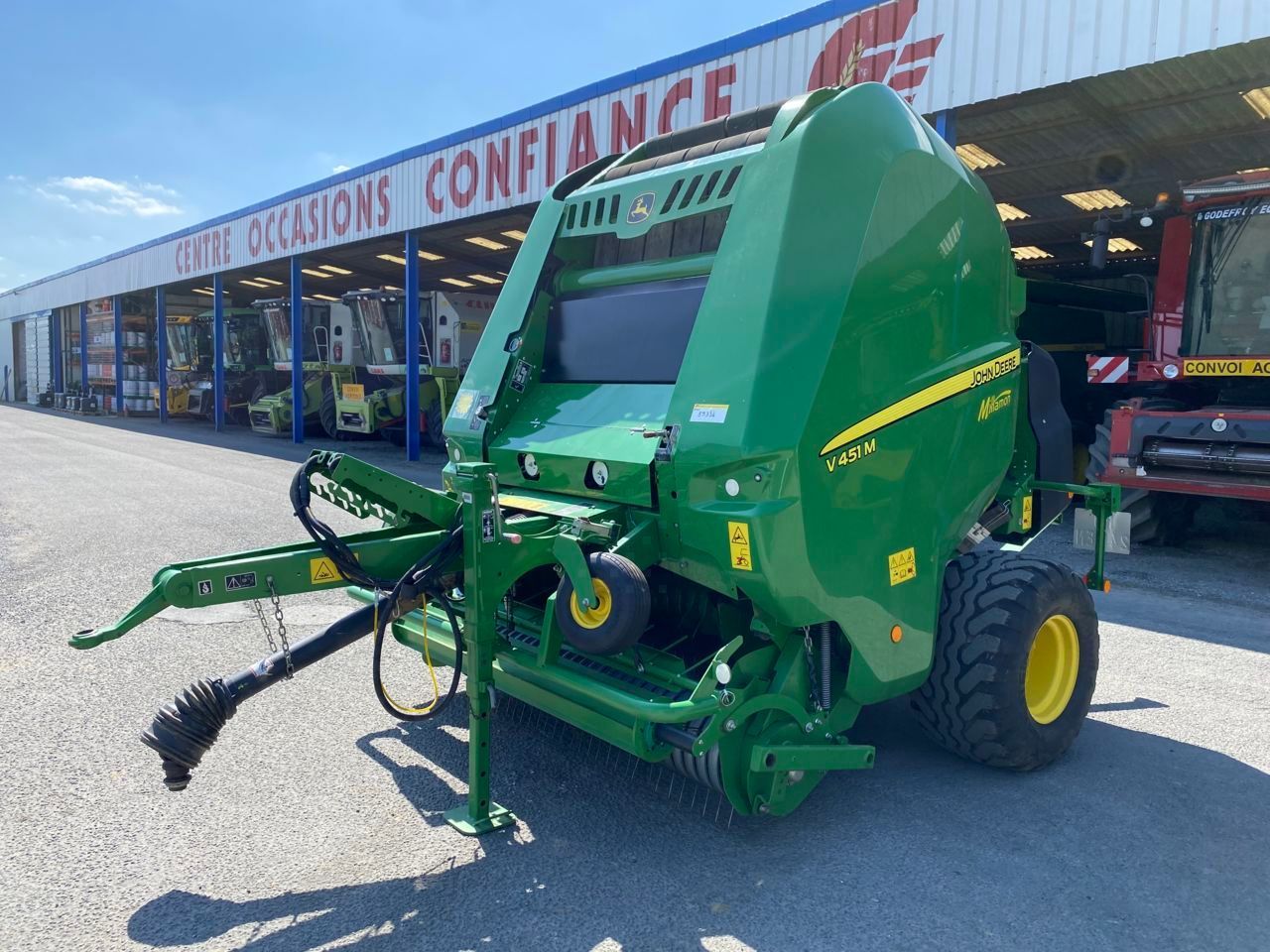 E-FARM: John Deere V451M - Presă de balotat - id 7TUMNTV - 29.900 EUR - Anul: 2019 - Numărul total de baloți produși: 5.700,Franța